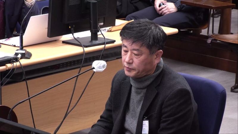 [서울=뉴시스] 12·3 비상계엄 사태 과정에서 이른바 '비선 실세' 역할을 한 것으로 알려진 노상원 전 정보사령관이 지난해 12월 8일 서울중앙지방법원에서 열린 윤석열 전 대통령 재판에 출석한 모습. (사진=서울중앙지방법원 제공). 2026.05.10. photo@newsis.com *재판매 및 DB 금지