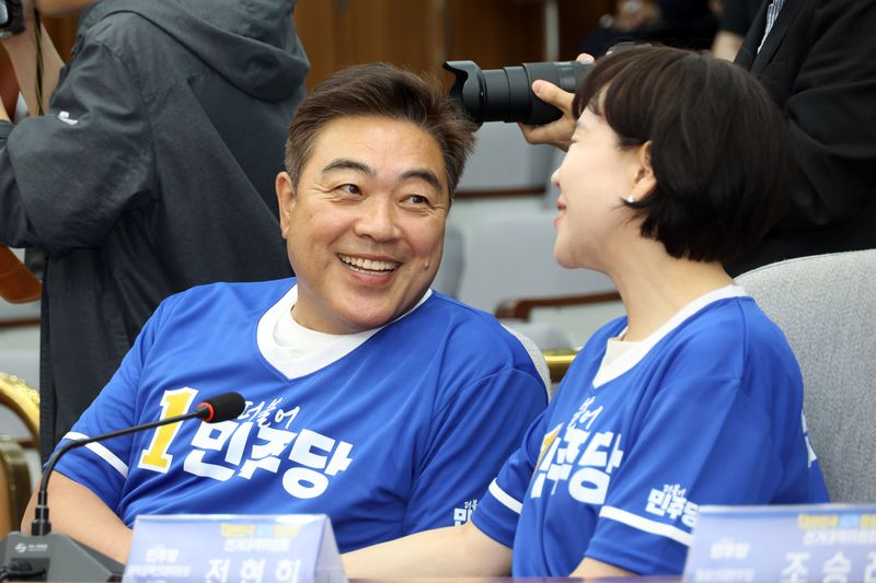 10일 국회에서 열린 대한민국 국가 정상화 선거대책위원회 출범식에서 골목골목 선대위원장으로 임명된 배우 이원종이 참석해 있다. 사진=서동일 기자