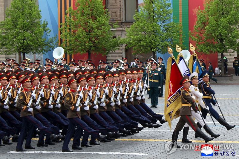 북한군, 모스크바 붉은광장서 행진 (출처=연합뉴스)