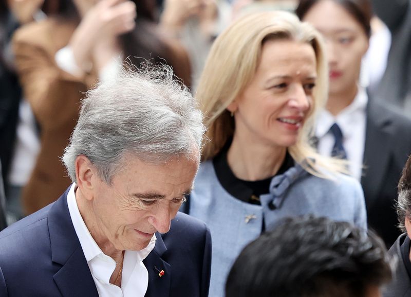 베르나르 아르노 루이뷔통모에헤네시(LVMH) 회장과 장녀인 델핀 아르노 크리스챤 디올 CEO가 11일 서울 중구 소공동 신세계백화점 본점 ‘더 리저브’를 방문하고 있다. 2026.5.11 ⓒ 뉴스1 김진환 기자