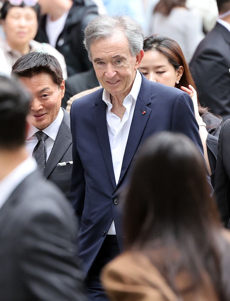베르나르 아르노 루이비통모에헤네시(LVMH) 회장이 11일 서울 중구 소공동 신세계백화점 본점 ‘더 리저브’를 방문하고 있다. 2026.5.11 ⓒ 뉴스1 김진환 기자