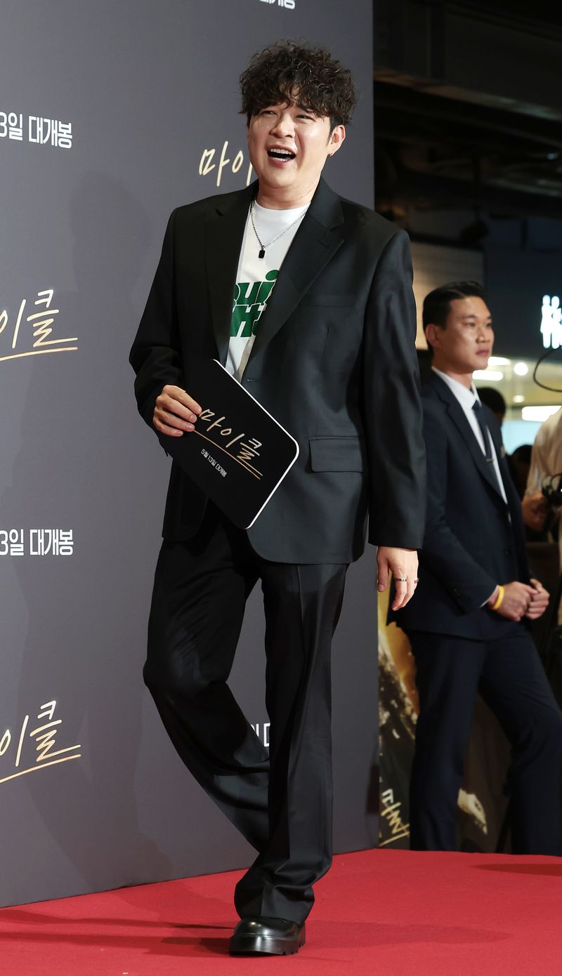 슈퍼주니어 신동이이 11일 서울 강남구 코엑스 메가박스에서 열린 '팝의 황제' 마이클 잭슨의 전기 영화 '마이클' VIP 시사회에 참석하고 있다. 2026.5.11. /사진=뉴스1