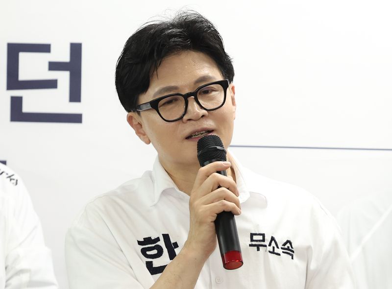 [부산=뉴시스] 최진석 기자 = 한동훈 무소속 6·3 국회의원 부산 북갑 보궐선거 후보가 지난 10일 부산 북구 선거 캠프에서 열린 개소식에서 발언하고 있다. 2026.05.10. myjs@newsis.com