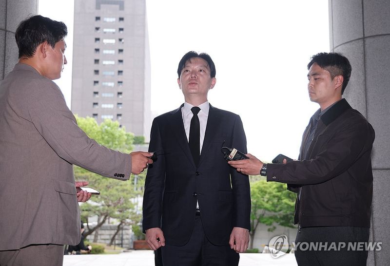 취재진 질문에 답하는 박상용 검사 (출처=연합뉴스)