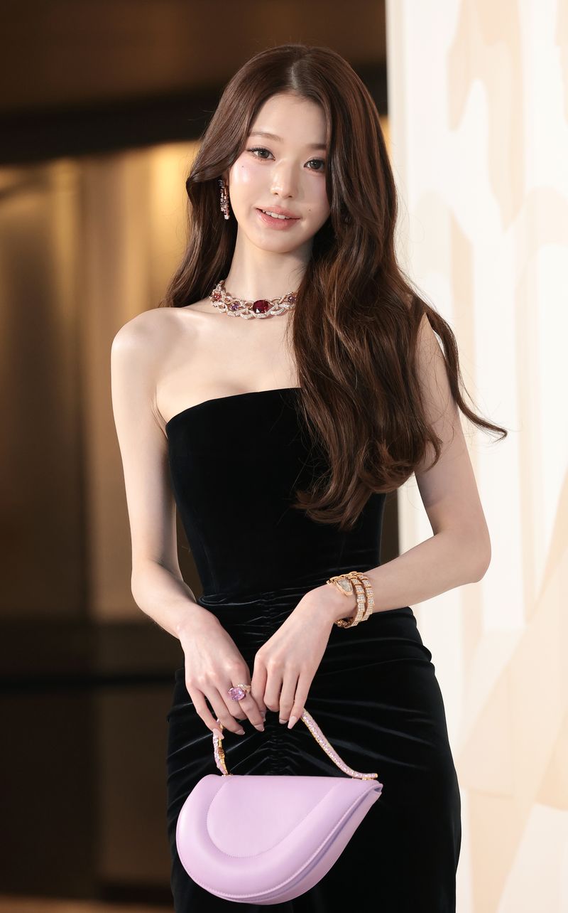 아이브 장원영이 12일 서울 광진구 비스타 워커힐 서울에서 열린 불가리 ’에클레티카‘ 하이 주얼리 이벤트에 참석해 포즈를 취하고 있다. ⓒ 뉴스1 권현진 기자