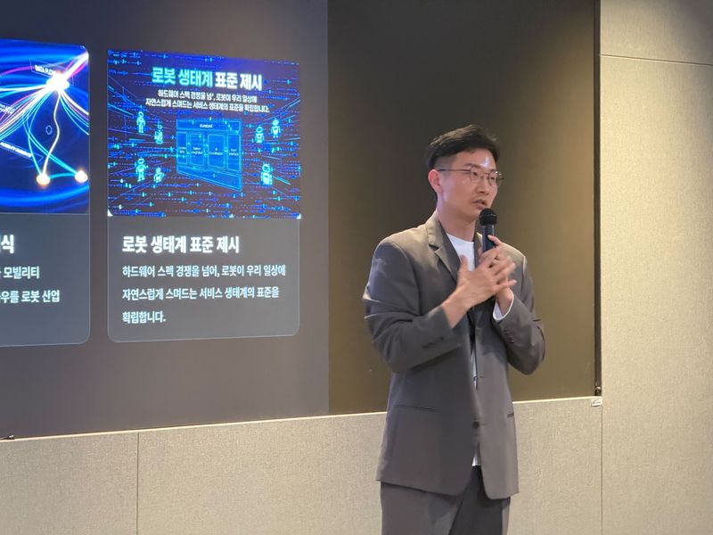 강은규 카카오모빌리티 미래사업플랫폼 리더가 12일 경기 성남시 카카오아지트에서 열린 미디어 스터디에서 발언하고 있다. 카카오모빌리티 제공