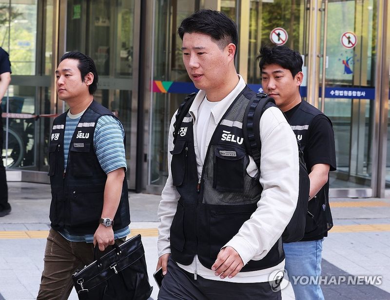 법원 나오는 최승호 위원장 (출처=연합뉴스)