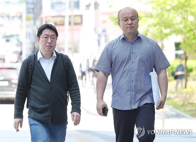 탄원서 제출하는 대한민국 주주운동본부 (출처=연합뉴스)