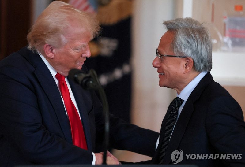 도널드 트럼프 미국 대통령(왼쪽)과 젠슨 황 엔비디아 CEO.연합뉴스