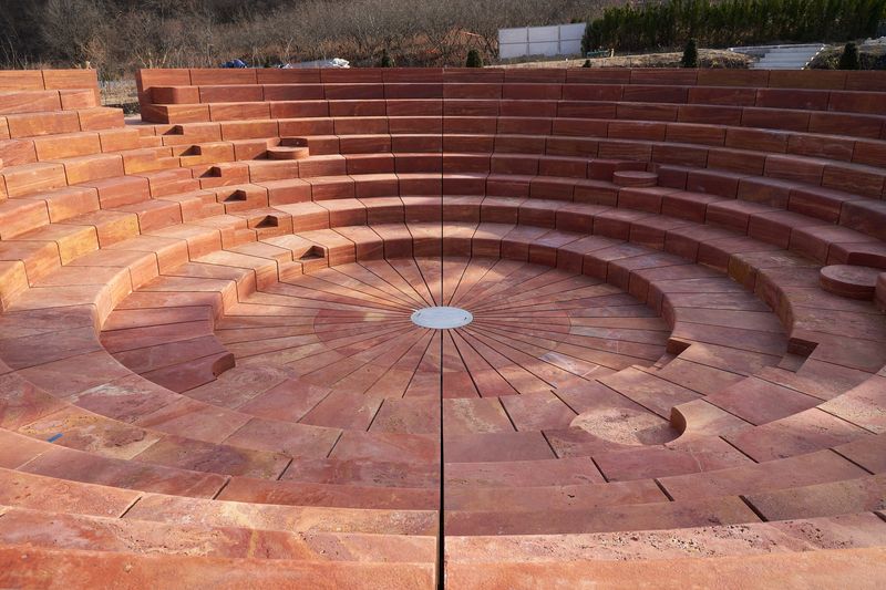 붉은 사암으로 지은 '어린왕자의 여정'