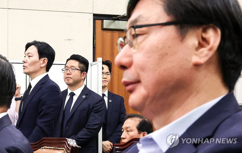 박상용 검사와 이화영 전 부지사 (출처=연합뉴스)