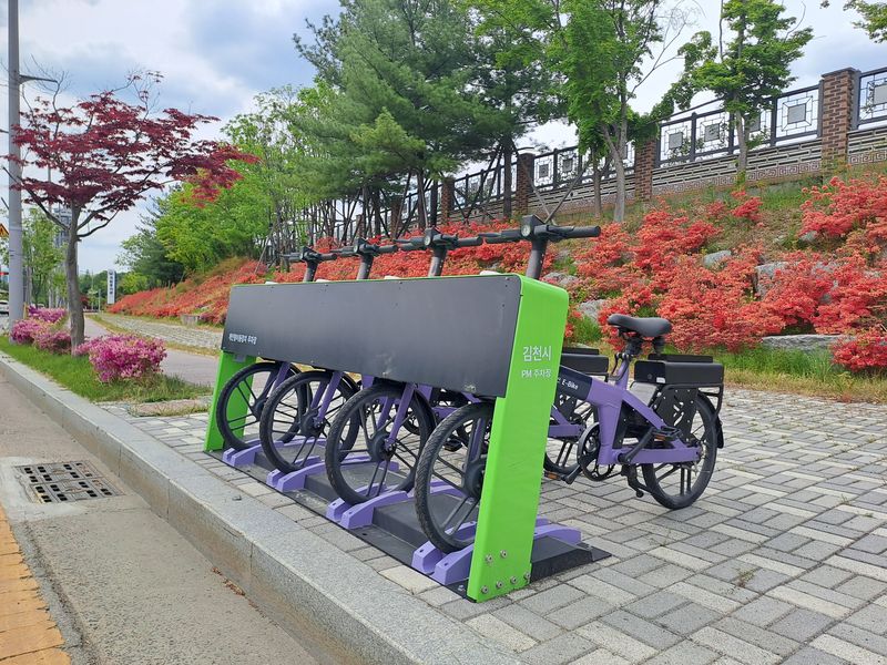 경북혁신도시의 정주여건 개선을 위한 생활밀착형 인프라인 율곡 E-BIKE 설치 장면. 경북도 제공