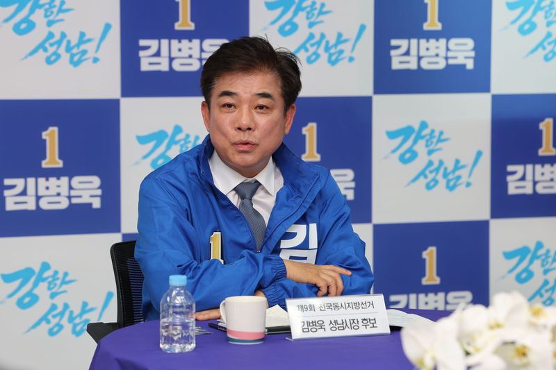 김병욱 더불어민주당 성남시장 후보가 파이낸셜뉴스와 인터뷰를 진행하고 있다. 사진=장충식 기자