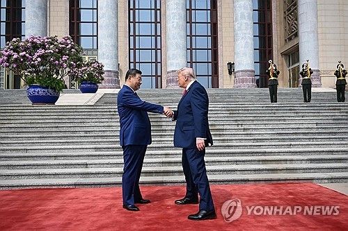 2026년 베이징 인민대회당에서 악수하는 시진핑 국가주석(왼쪽)과 트럼프 대통령 (출처=연합뉴스)