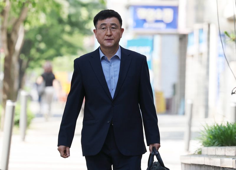 박안수 전 육군참모총장이 15일 오전 군형법상 반란죄 피의자 조사를 받기 위해 경기 과천 2차 종합특검 사무실로 출석하고 있다. 2026.5.15 ⓒ 뉴스1 오대일 기자