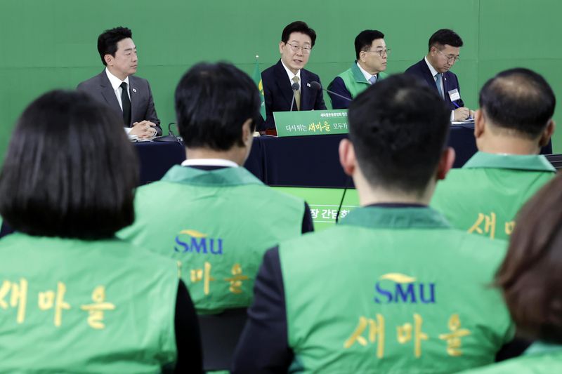 [성남=뉴시스] 최동준 기자 = 이재명 대통령이 14일 경기 성남시 새마을운동중앙회에서 열린 현장 간담회에서 발언하고 있다. 2026.05.14. photocdj@newsis.com