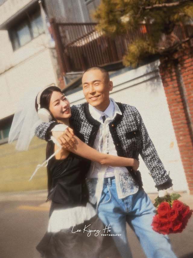 '결혼' 윤보미♥라도, 뮤지션 커플의 웨딩 화보…힙한 분위기