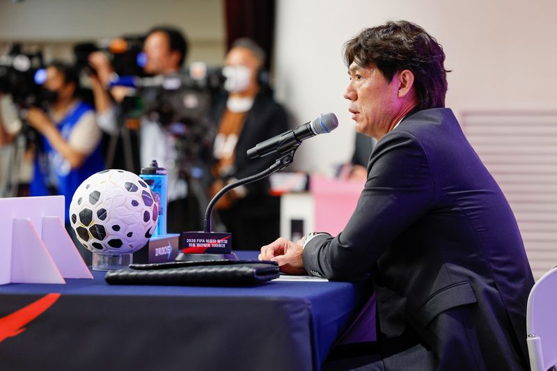 홍명보 감독이 16일 오후 서울 종로구 KT온마당에서 2026 FIFA 북중미 월드컵 대한민국 축구대표팀 최종 명단을 발표, 취재진 질의에 답하고 있다. 2026.5.16 ⓒ 뉴스1 안은나 기자