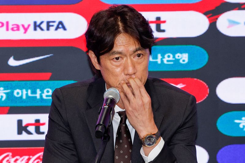 홍명보 감독이 16일 오후 서울 종로구 KT온마당에서 2026 FIFA 북중미 월드컵 대한민국 축구국가대표팀 최종 명단 발표를 마친 뒤 취재진 질문을 듣고 있다. 2026.5.16 ⓒ 뉴스1 안은나 기자