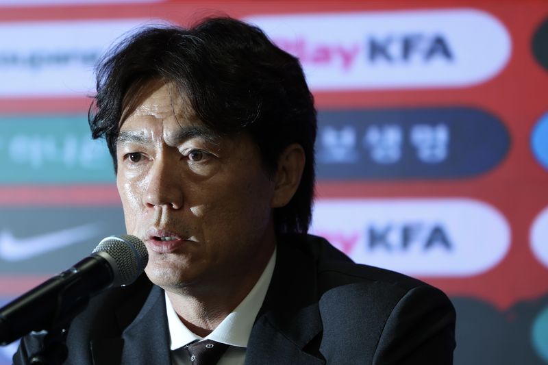[서울=뉴시스] 김명년 기자 = 홍명보 대한민국 축구 국가대표팀 감독이 16일 오후 서울 종로구 KT 광화문 빌딩 웨스트에서 2026 FIFA 북중미 월드컵 최종 명단 발표 기자회견을 하고 있다. 2026.05.16. kmn@newsis.com