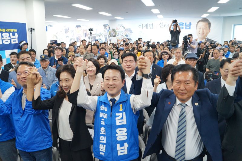 [평택=뉴시스] 김용남 후보 개소식 모습 2026.05.16.photo@newsis.com
