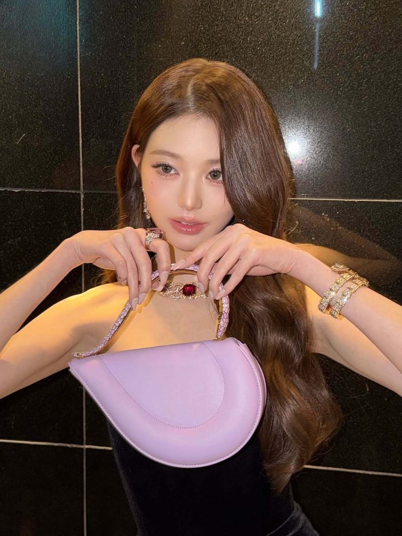 장원영&middot;김지원, 우열 가릴 수 없는 미모 대결…화려한 비주얼