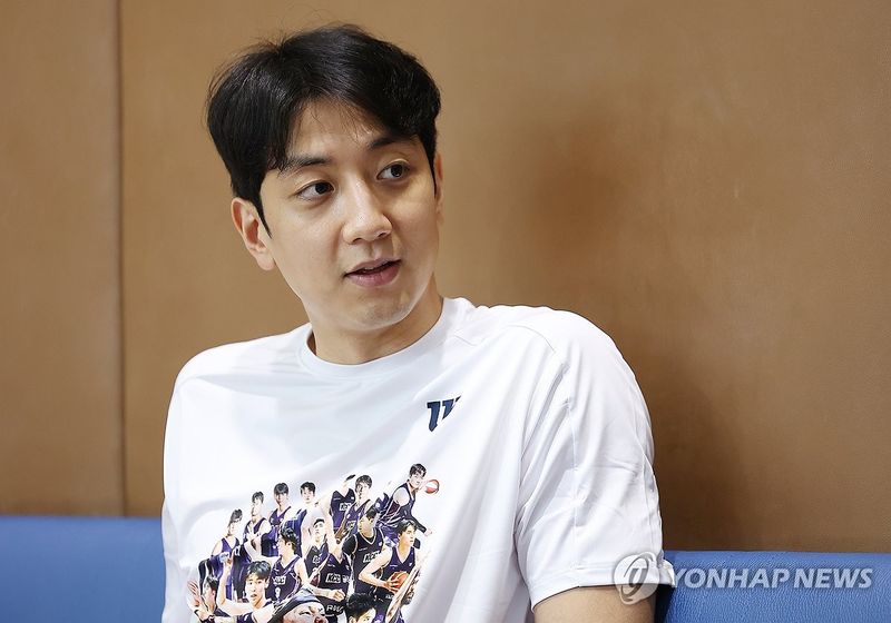 인터뷰하는 부산 KCC 허훈 (출처=연합뉴스)