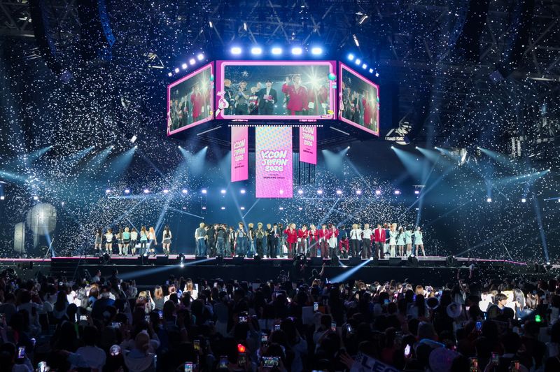 CJ ENM이 지난 12~14일 일본에서 개최한 'K콘텐츠' 페스티벌 '케이콘 재팬(KCON JAPAN) 2026'은 K팝을 넘어 K라이프스타일 행사까지 확대해 3일간 약 12만명의 관객이 몰렸다. CJ ENM 제공