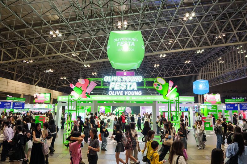 CJ ENM이 지난 12~14일 일본에서 개최한 'K콘텐츠' 페스티벌 '케이콘 재팬(KCON JAPAN) 2026'은 K팝을 넘어 K라이프스타일 행사까지 확대해 3일간 약 12만명의 관객이 몰렸다. CJ ENM 제공