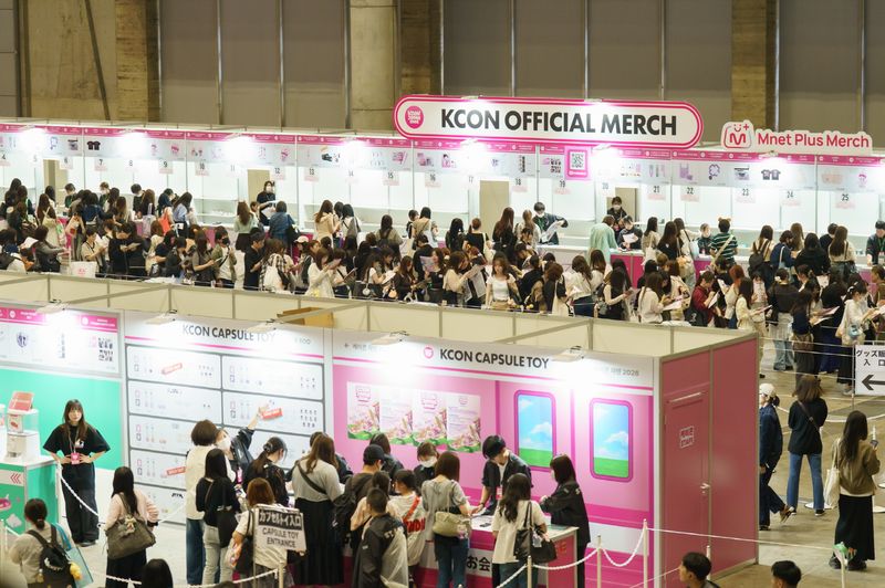 CJ ENM이 지난 12~14일 일본에서 개최한 'K콘텐츠' 페스티벌 '케이콘 재팬(KCON JAPAN) 2026'은 K팝을 넘어 K라이프스타일 행사까지 확대해 3일간 약 12만명의 관객이 몰렸다. CJ ENM 제공