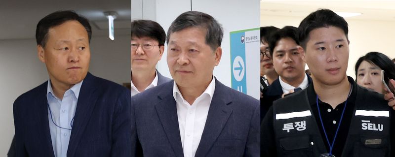 여명구(반도체 부문 피플팀장, 왼쪽부터) 사측 대표교섭위원·박수근 중앙노동위원회 위원장·최승호 삼성전자 초기업노동조합 삼성전자지부 위원장이 18일 정부세종청사 중앙노동위원회에서 열린 2차 삼성전자 노사 사후조정 회의에 참석하고 있다. 2026.5.18 ⓒ 뉴스1 김기남 기자