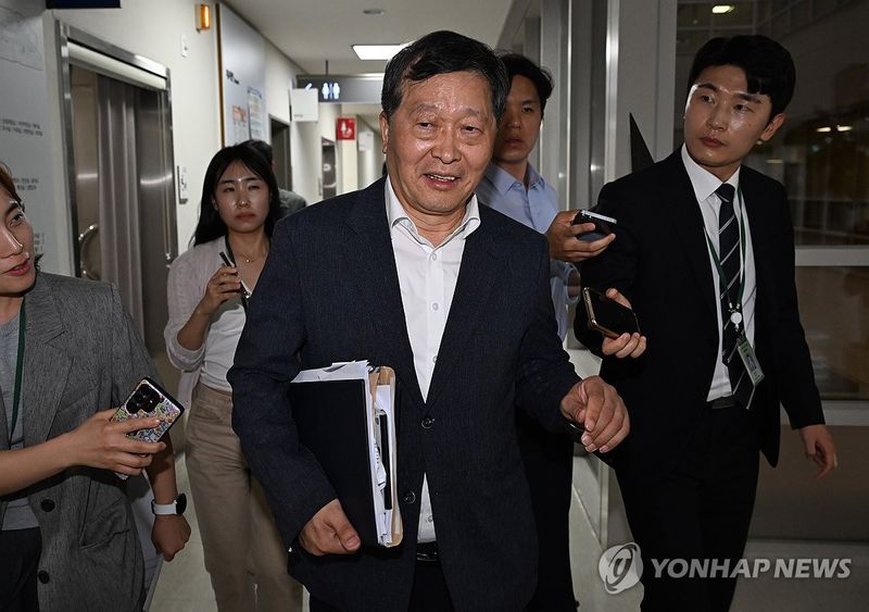 2차 사후조정 첫날 회의 마친 박수근 중노위원장 (출처=연합뉴스)
