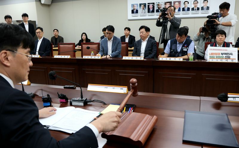 2027년도 최저임금을 정하기 위한 첫 전원회의가 21일 세종시 정부세종청사 최저임금위원회 회의실에서 시작되고 있다. 2026.4.21 ⓒ 뉴스1 김기남 기자