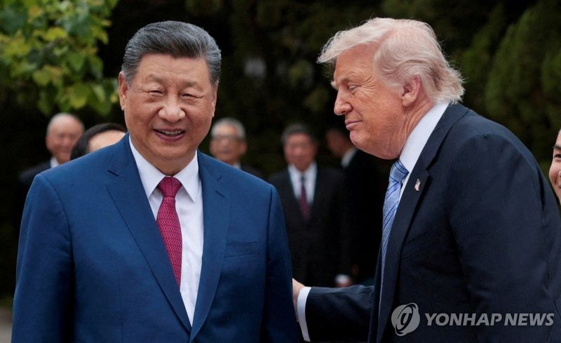 시 주석과 트럼프 대통령(오른쪽) (출처=연합뉴스)