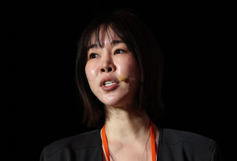 김연수 한컴 대표가 19일 서울 영등포구 페어몬트 앰배서더 서울에서 열린 전략 발표회 '한컴:더 쉬프트(HANCOM:The SHIFT)'에서 미래 비전과 사업 전략에 대해 발표하고 있다.사진=뉴시스