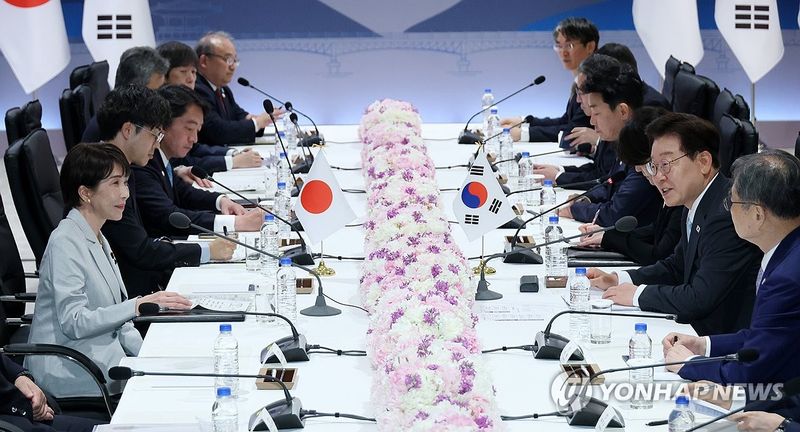 한-일 정상회담 (출처=연합뉴스)