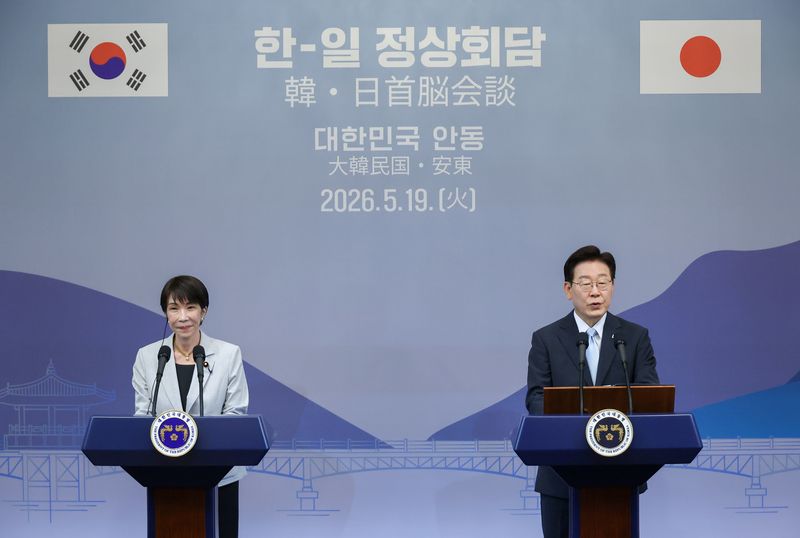 이재명 대통령과 다카이치 사나에 일본 총리가 19일 경북 안동시 한 호텔에서 한일 공동언론발표를 하고 있다. 뉴시스