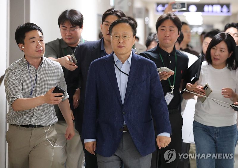 3차 사후조정 들어가는 여명구 사측 대표교섭위원 (출처=연합뉴스)