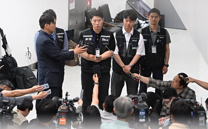 최승호 삼성그룹 초기업노동조합 삼성전자지부 위원장이 총파업 예고시점을 하루 앞둔 20일 정부세종청사 중앙노동위원회에서 열린 사후조정 회의를 마친 뒤 총파업 강행 입장을 밝히고 있다. (공동취재)2026.5.20 ⓒ 뉴스1 김기남 기자