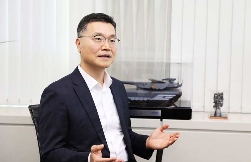 조형준 현대로템 디펜스솔루션(DS) 부문 본부장(전무)이 21일 파이낸셜뉴스와 만나 설명하고 있다. 현대로템 제공