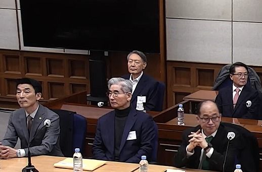 윤석열 전 대통령이 19일 오후 서울 서초구 서울중앙지방법원에서 열린 12·3 비상계엄 관련 내란 우두머리 혐의 사건 1심 선고공판에 출석했다. (서울중앙지법 제공. 재판매 및 DB 금지) 2026.2.19 ⓒ 뉴스1 2026.2.19 ⓒ 뉴스1