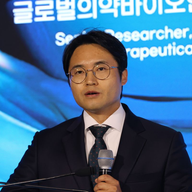 제18회 서울국제신약포럼이 파이낸셜뉴스, 한국화학연구원, 국가독성과학연구소 주최로 21일 서울 여의도 콘래드호텔에서 열렸다. 이유빈 국가독성과학연구소 글로벌의약바이오연구단 선임연구원이 강연을 하고 있다. 사진=서동일 기자