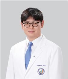 남인출 제주대학교병원 영상의학과 교수. 남 교수는 대한인터벤션영상의학회 정기학술대회에서 만 40세 미만 연구자에게 수여되는 ‘젊은의학자상’을 수상했다. /사진=제주대학교병원 제공
