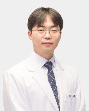겨드랑이 2.5cm로 갑상선 잡는다…한국 의사가 만든 '흉터 없는 수술'