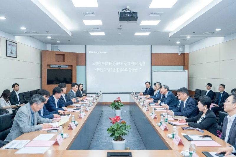 난징 소재 LG에너지솔루션 찾은 노재헌 대사 (출처=연합뉴스)