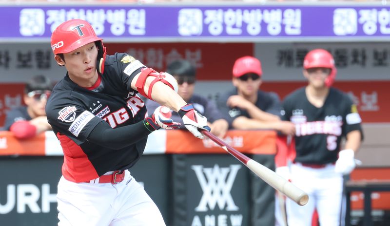 12일 대전 한화생명볼파크에서 열린 2026 신한 SOL KBO리그 기아타이거즈와 한화 이글스의 경기에서 기아 김호령이 타격 하고 있다. 2026.4.12 ⓒ 뉴스1 김기남 기자