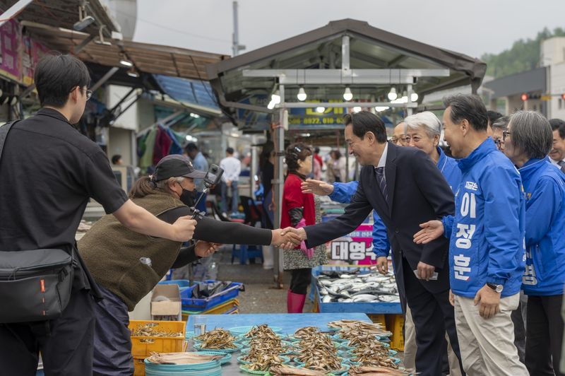 우상호 강원도지사 후보 공식 선거운동 (출처=연합뉴스)