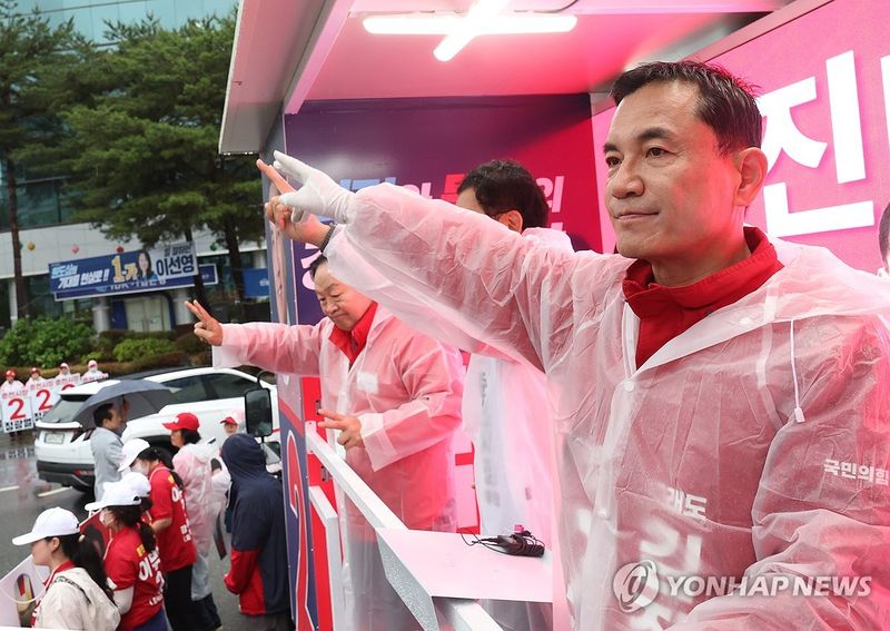 김진태 강원도지사 후보 공식 선거운동 (출처=연합뉴스)