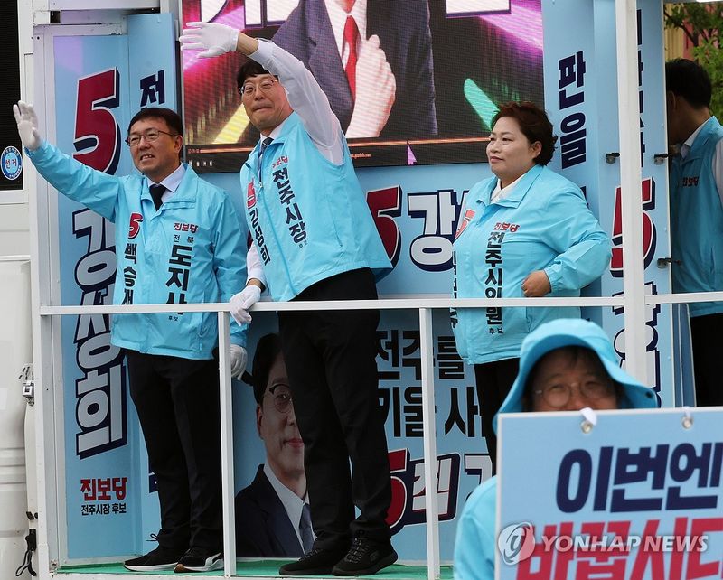 공식선거운동 시작…인사하는 백승재 전북도지사 후보 (출처=연합뉴스)