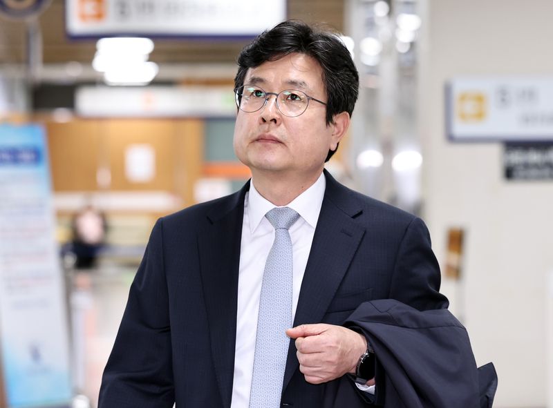 12·3 비상계엄 이후 사후 문건을 작성한 혐의로 재판에 넘겨진 강의구 전 대통령실 부속실장이 지난 3월 25일 오후 서울 서초구 서울중앙지방법원에서 열린 첫 공판에 출석하고 있다. 2026.3.25 ⓒ 뉴스1 구윤성 기자